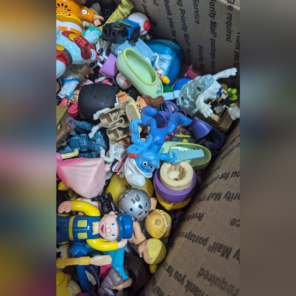 5.5 lb. Of mystery toy figurines - Picture 2 of 4